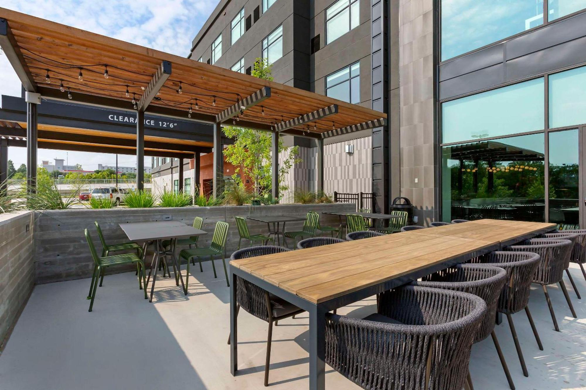 Cambria Hotel Austin Airport Exterior foto