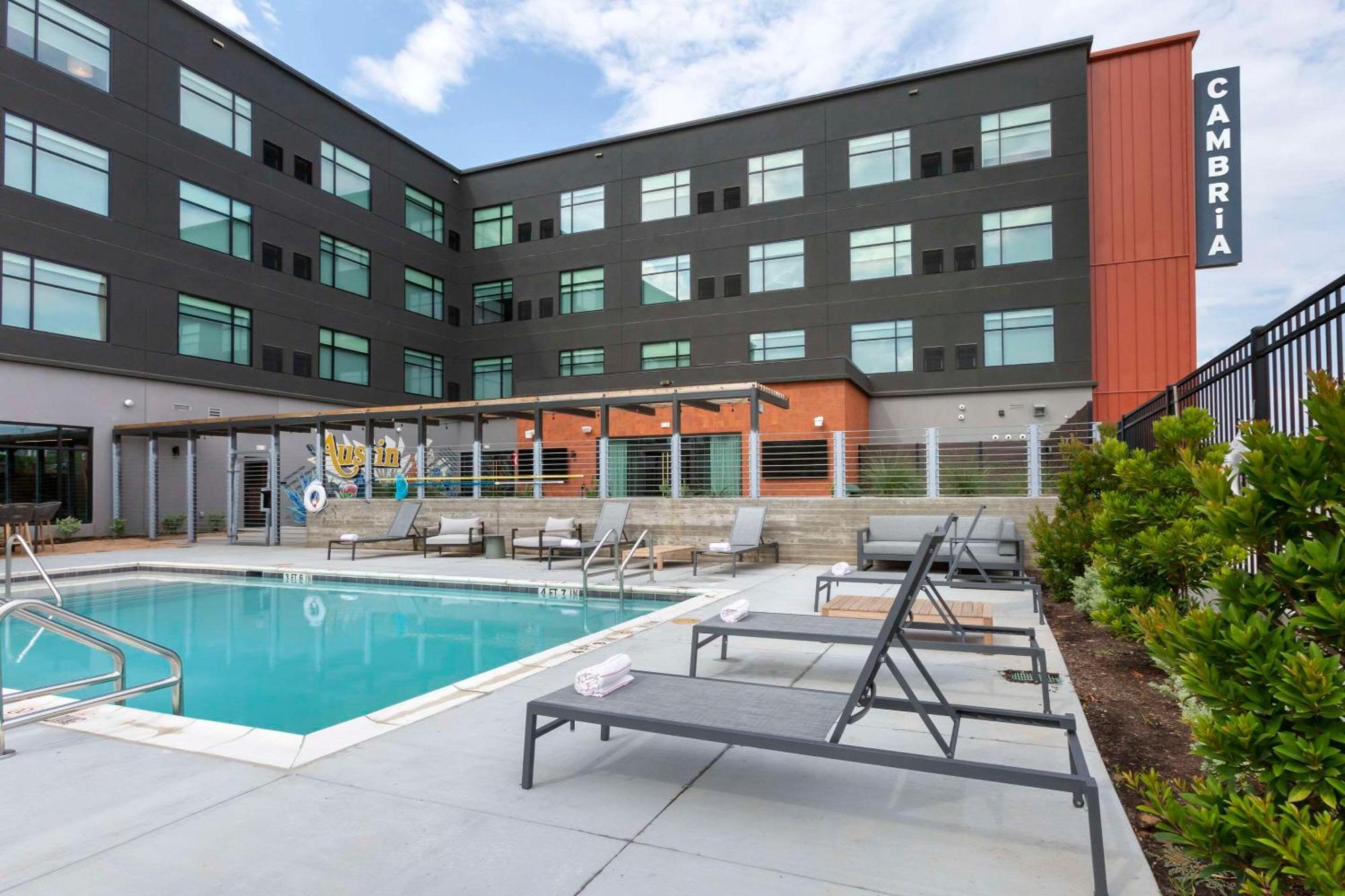 Cambria Hotel Austin Airport Exterior foto